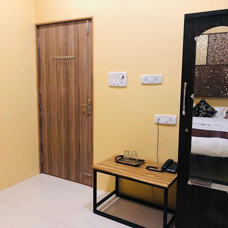 The Madaar House Hotell Varanasi Exteriör bild