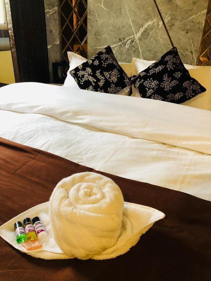The Madaar House Hotell Varanasi Exteriör bild