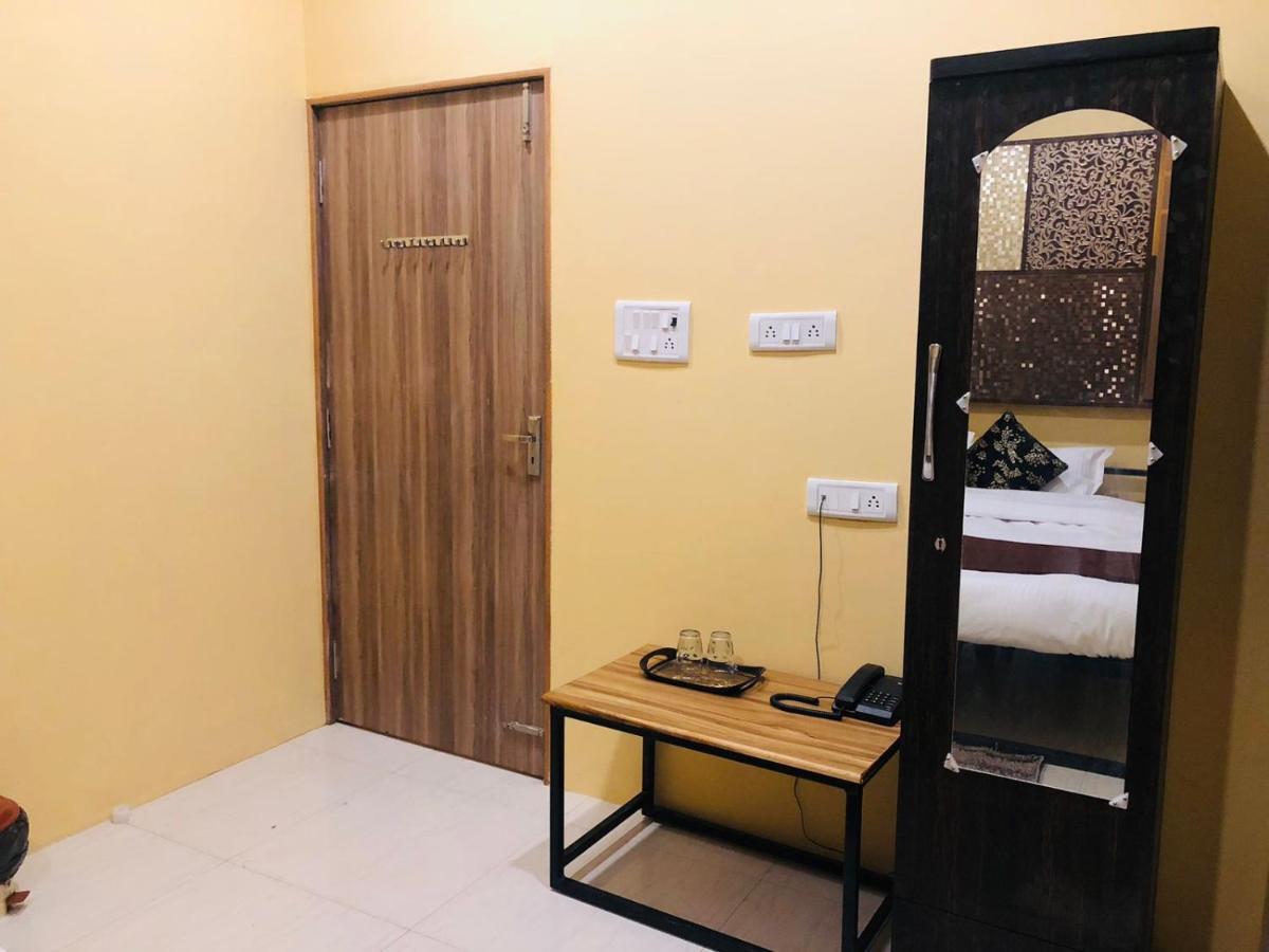 The Madaar House Hotell Varanasi Exteriör bild
