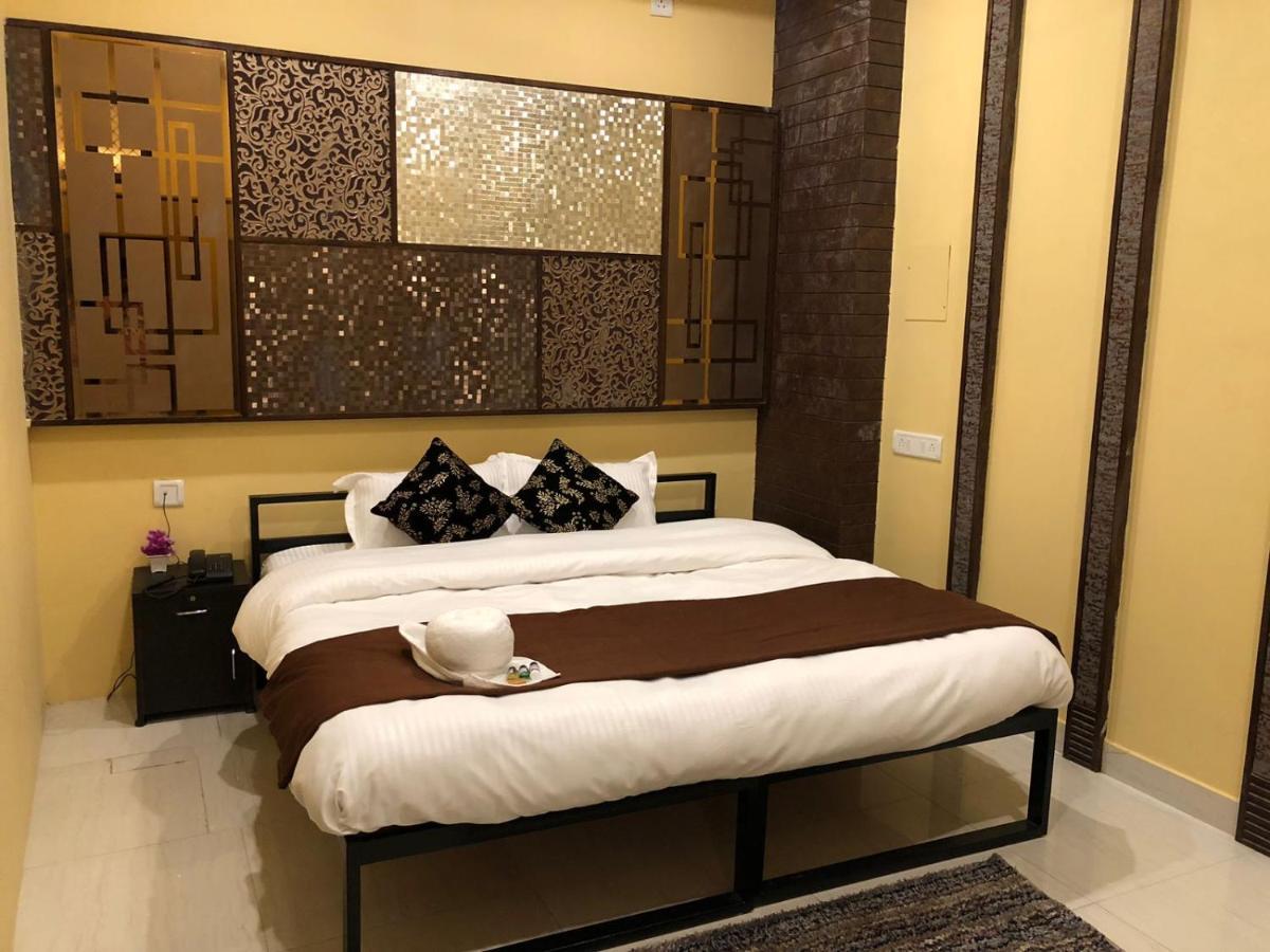 The Madaar House Hotell Varanasi Exteriör bild