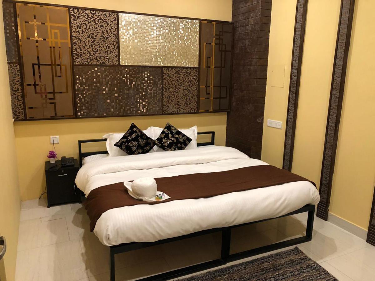 The Madaar House Hotell Varanasi Exteriör bild