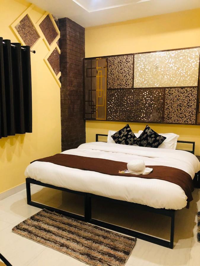 The Madaar House Hotell Varanasi Exteriör bild