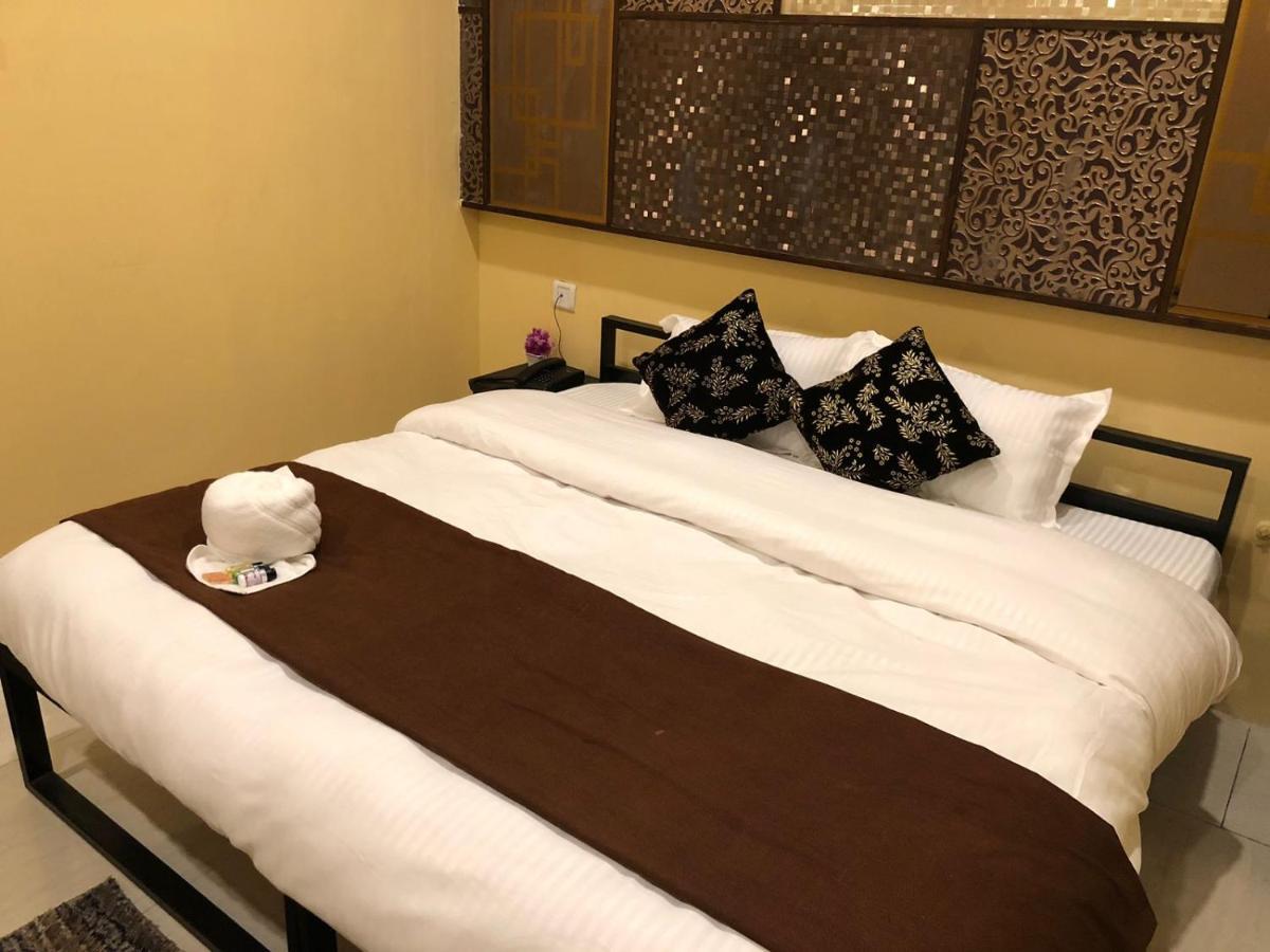 The Madaar House Hotell Varanasi Exteriör bild